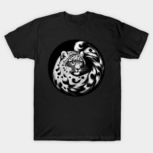 Majestic snow leopard portrait T-Shirt